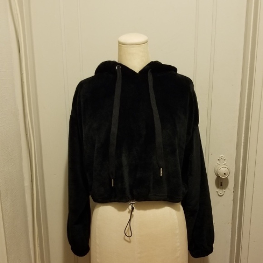 Black Fuzzy Cropped Hoodie